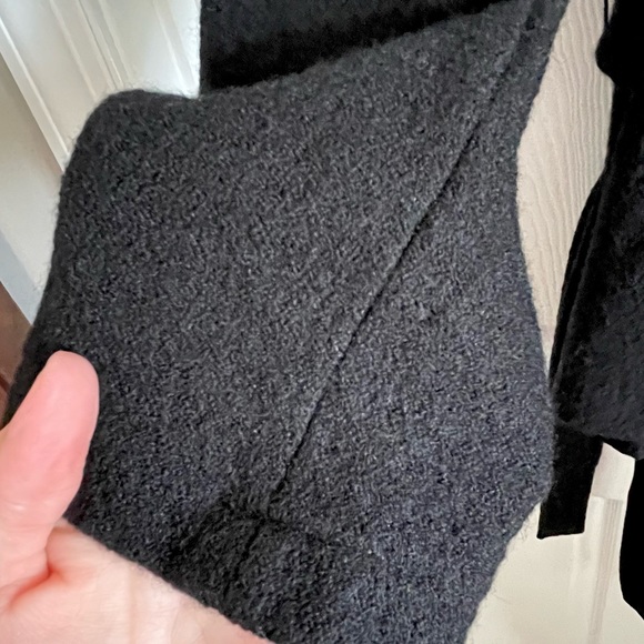 Sweater jacket. Never worn. - Picture 4 of 7